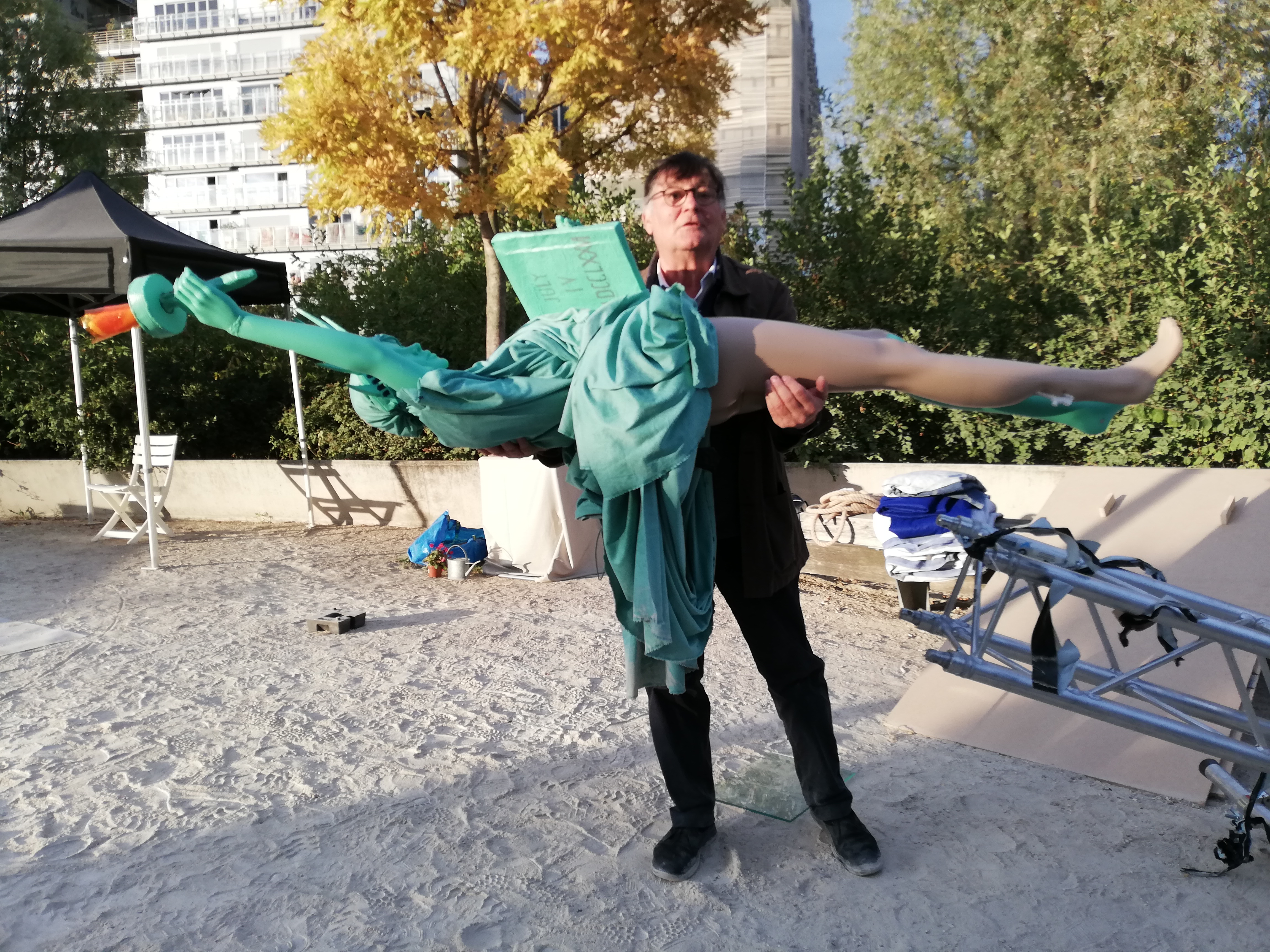 Copie de Lucien portant la statue
